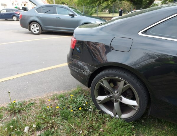 Két autó ütközött össze a Vasvári Pál utcán