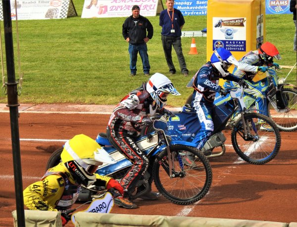 Bajnokok és GP résztvevők érkeznek - Fazekas Dennis futamokat nyert a junior VB-selejtezőn