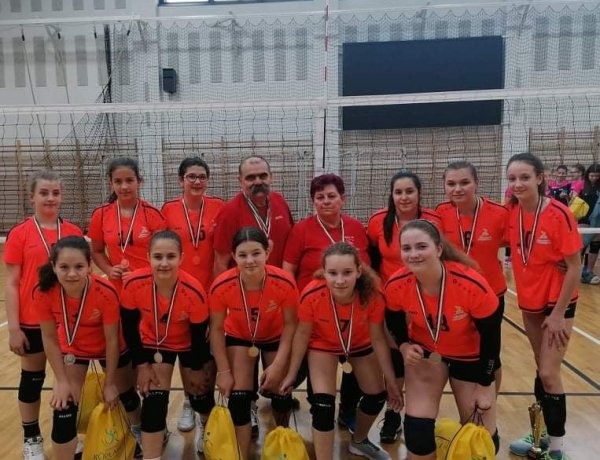 Ezüstérmes röplabdások - Második lett az U13-as csapat