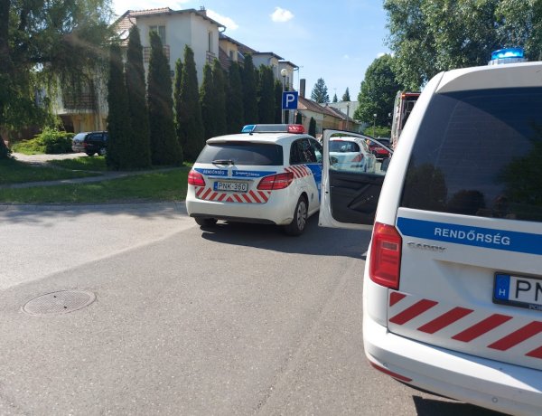 Egy teherautó vezetője nekiment egy Toldi utcán parkoló járműnek és nekitolta egy másik várakozó autónak