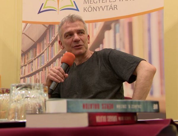A Nyíregyházi Televízió egykori főszerkesztője, Zajácz D. Zoltán könyvbemutatóját tartották a könyvtárban