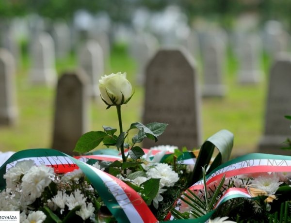 Tisztelgés a hősök előtt - Megemlékezések Nyíregyházán a Hősök Napja alkalmából