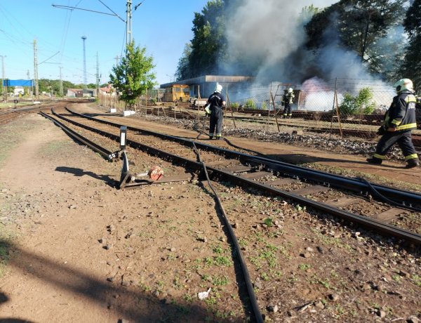Talpfák és raklapok égtek Nyíregyházán