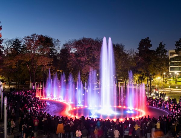 Késő estig zenél a sóstói szökőkút 