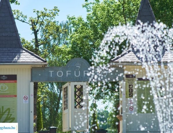 Sóstói programok – Kinyitott a Tófürdő, késő estig zenél a szökőkút