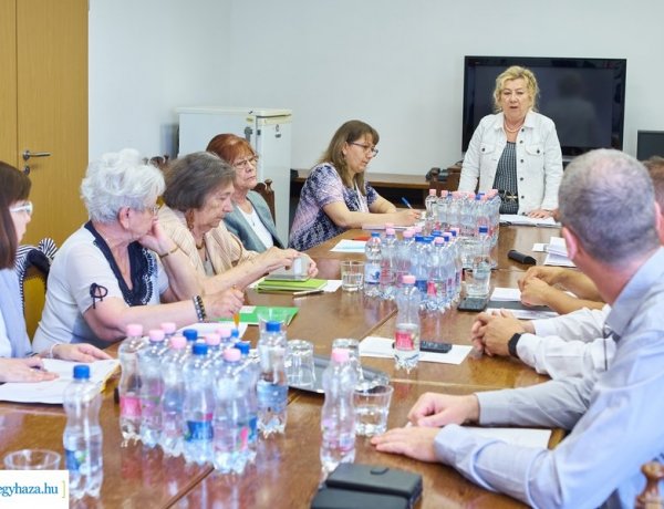 Idősügyi Tanács – A bűnmegelőzés és közlekedés, szűrőprogramok és az újabb könyvpályázat volt a délelőtt témája