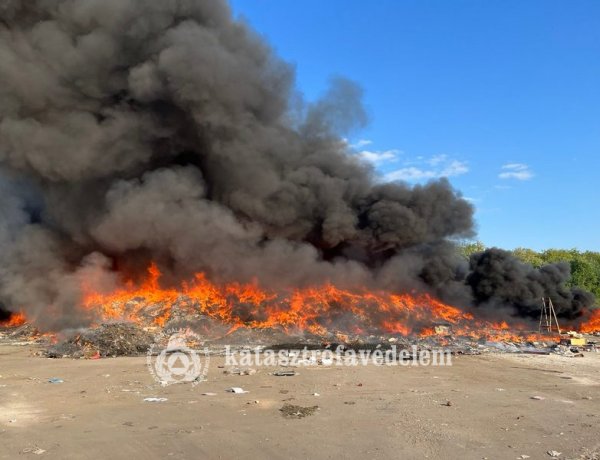 Hulladékkezelő üzem területén keletkezett tűz Nyíregyházán kedd délután