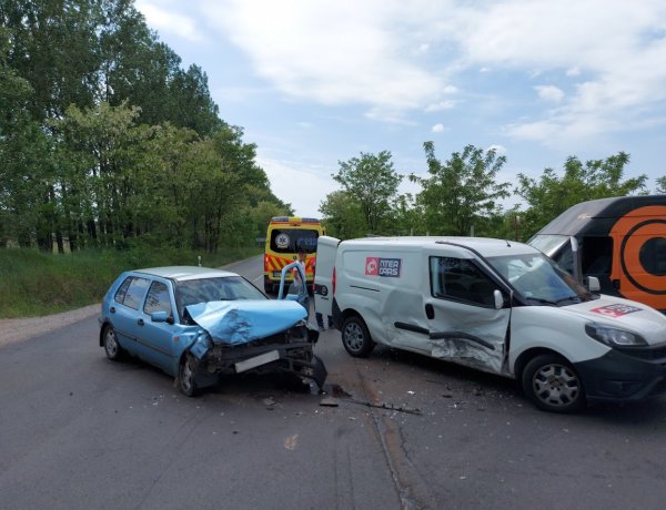 Hármas karambol történt a Tó utcánál