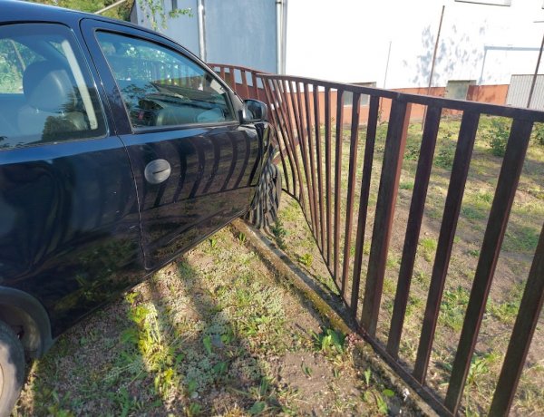 Két személyautó ütközött Oros belterületén