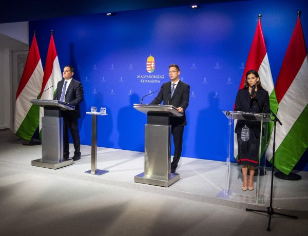 Gulyás Gergely: Csak magyar rendszámú autóval lehet csökkentett áron tankolni péntektől