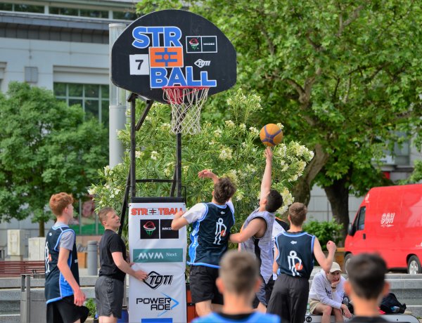 15. alkalommal is megtelt a Kossuth tér kosarasokkal