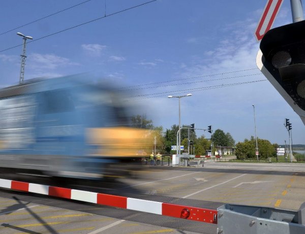 Az év felénél sem járunk, de már többen haltak meg vasúti átjárókban, mint tavaly összesen