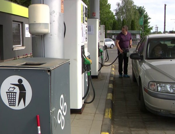 Kedvezmény a magyar autósoknak – Továbbra is 480 forintért tankolhatunk a benzinkutakon
