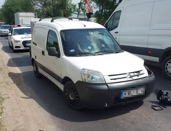 Két jármű ütközött össze a Simai úti vasúti átjárónál