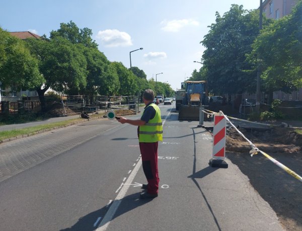 Beruházási munkálatokat végez a Nyírtávhő a Széchenyi utcán