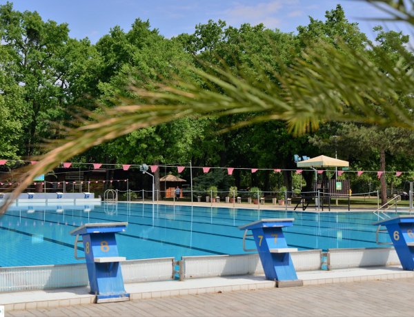 Pénteken nyit a Parkfürdő – Tíz éves kor alatt ingyenes lesz a belépés az első három napon