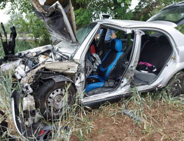 Fának csapódott egy autós, mentőhelikopter vitte kórházba