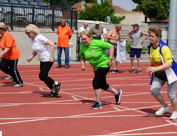 VII. Szépkorúak Sporttalálkozója – Mintegy ötszázan sportoltak az Atlétikai Centrumban