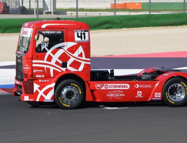 Győzelem után sokk - Teljesen összetörték Kiss Norbi kamionját
