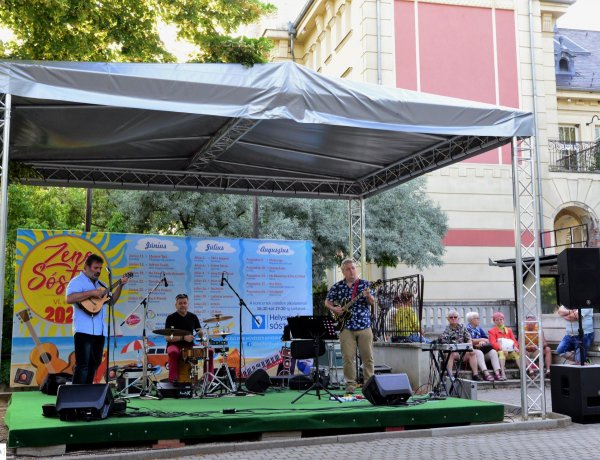 Június 11-től augusztus 24-ig, szerdai és szombati napokon koncertek fogadják a városlakókat és a turistákat Sóstón