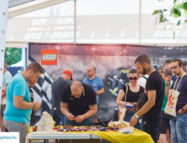 Kreatív játszónap a LEGO-nál –  A pajtától az időgépig