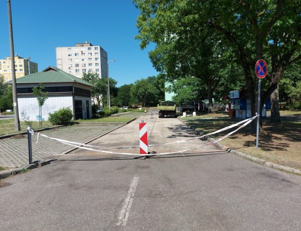 Lezárták a Korányi Frigyes szervizút, a Május 1. tér és a Garibaldi utca közötti szakaszt