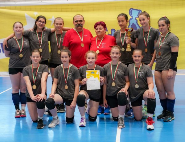 Diákolimpiai bajnokok - Aranyérmes röplabdások és frizbisek