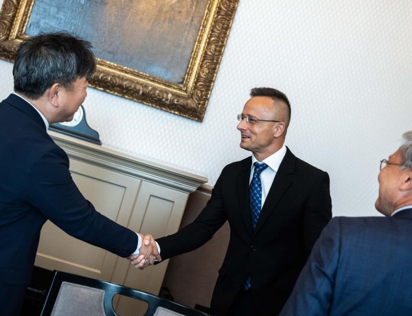 Szijjártó: az idei év eddigi legnagyobb beruházását hajtja végre egy dél-koreai vállalat Nyíregyházán