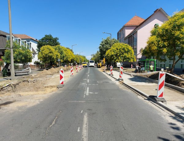 Buszmegállók kialakítása miatt útszűkületre kell számítani a Széchenyi utca végén
