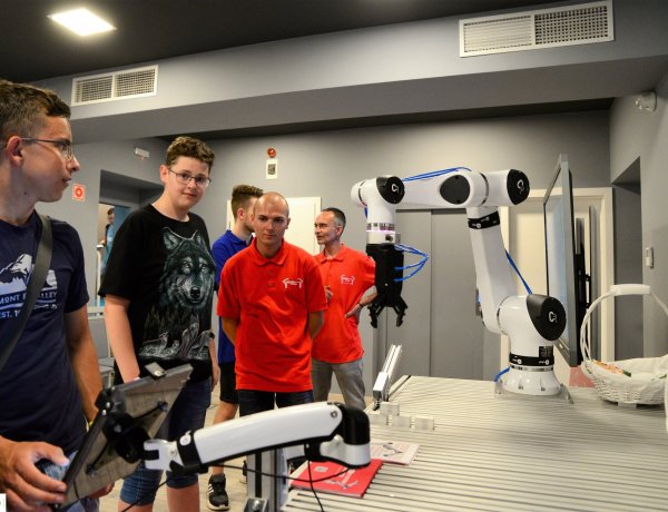 Múzeumok Éjszakája – Robotok foglalták el a Kállay Gyűjteményt szombat este