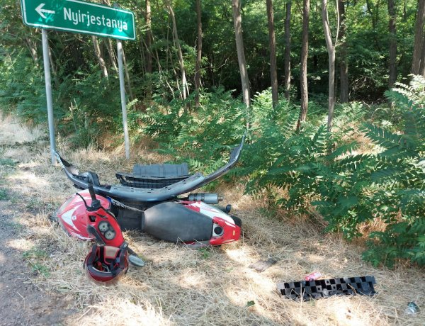 Motoros és autós ütközött Nyírjestanyánál