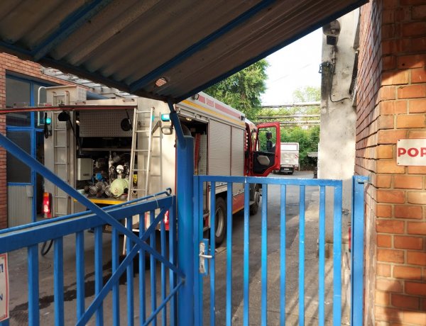 Présgép elektromos motorja és alkatrészei égtek kedden egy nyíregyházi üzemben