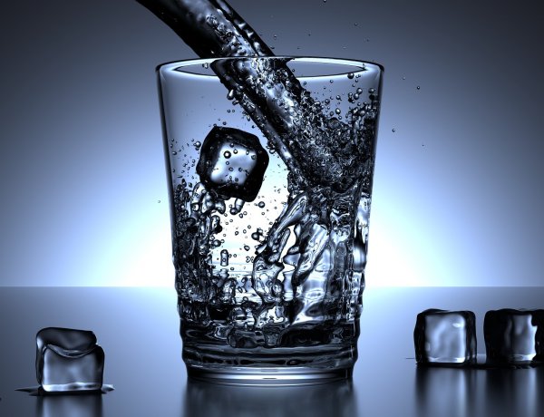 Hőségriadó – Hűtött ásványvizet kínálnak a belvárosban közlekedőknek 