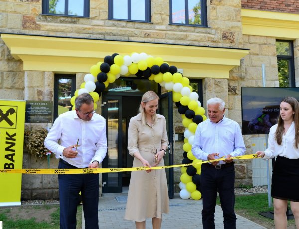 Megújult szolgáltató központ – A legmodernebb körülmények között dolgoznak az Őrmester utcán