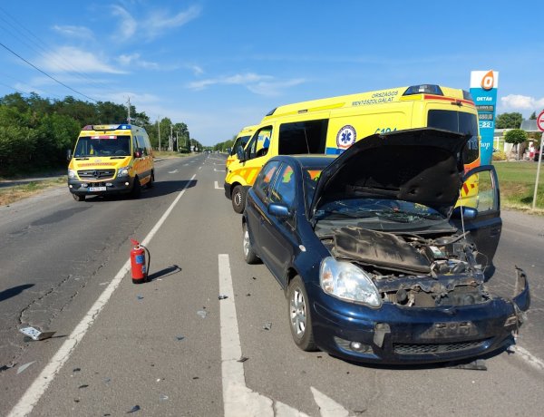 Nagy erővel ütközött össze két autó Nyírpazonynál