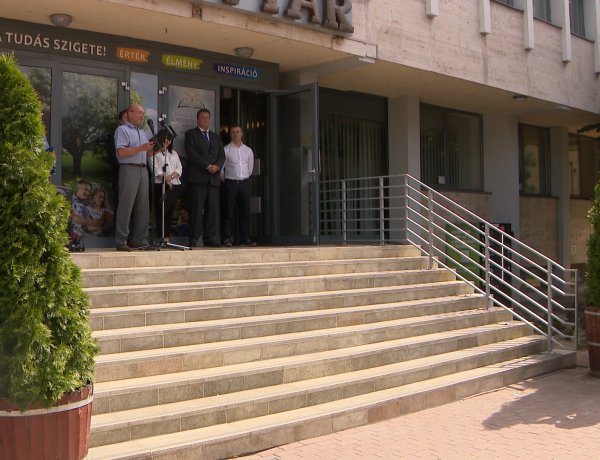 Móricz-konferencia – Az író halálának 80. évfordulóján koszorúzással és tudományos konferenciával emlékezett a hálás utókor