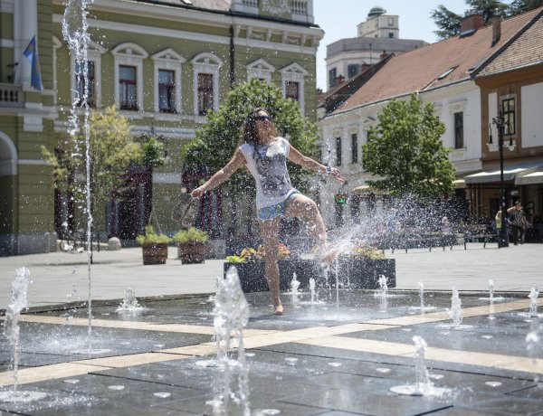 Nem enged a kánikula, ma is legyen nálunk sok víz és naptej!