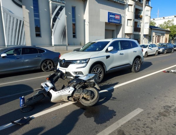 Egy motoros és egy autó ütközött a Bethlen Gábor, Vasgyár és Mező utca kereszteződésében