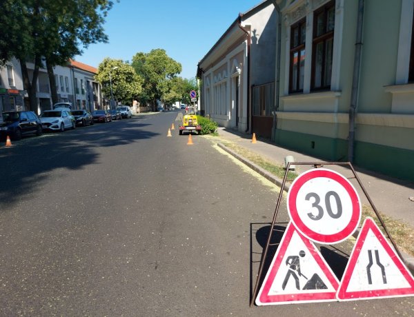 A Bocskai utcán erősáramú kábelt fektetnek, a munkálatok nemcsak a gépjármű-, hanem a gyalogos forgalmat is érintik