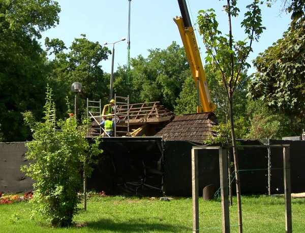 Megkezdték a sóstói székelykapu restaurálását