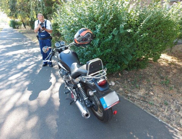 Motoros ütközött személyautóval az Erdő soron