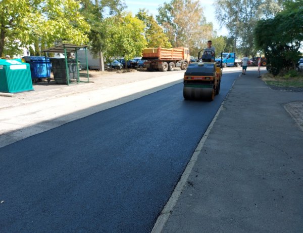 Megkezdődött az aszfaltozási munka a Törzs utcánál