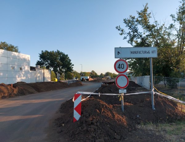 Rozsrétszőlő és az ipari park között útlezárás mellett végeznek közműfelújítási munkálatokat