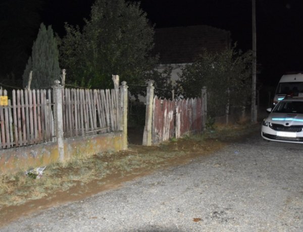 Baltával okozott életveszélyes sérüléseket nevelőapjának a nyírpilisi férfi, elfogták