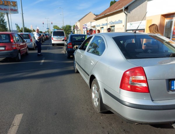 Baleset történt a László utcánál