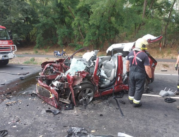 Egy férfi meghalt és tizenketten megsérültek a Nyíregyháza és Nyírpazony között történt balesetben