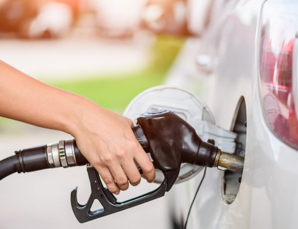 A magántulajdonú gépjárművekre, a taxikra és a mezőgazdasági gépekre marad a 480 ft-os üzemanyagár