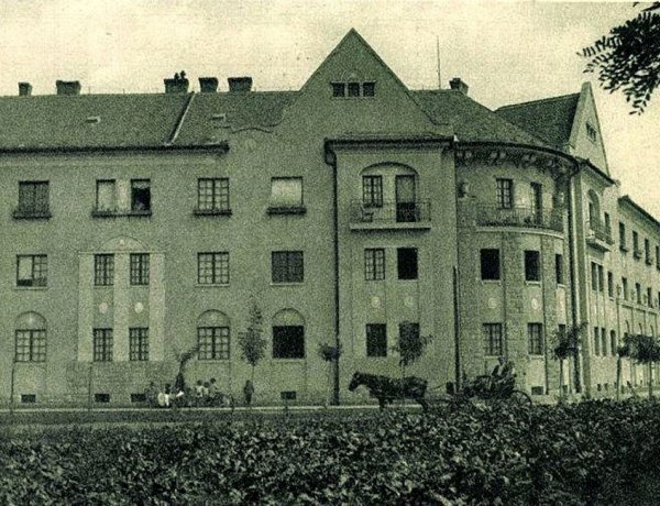 Amiről az utcák mesélnek... -A vasutas bérház történetéből