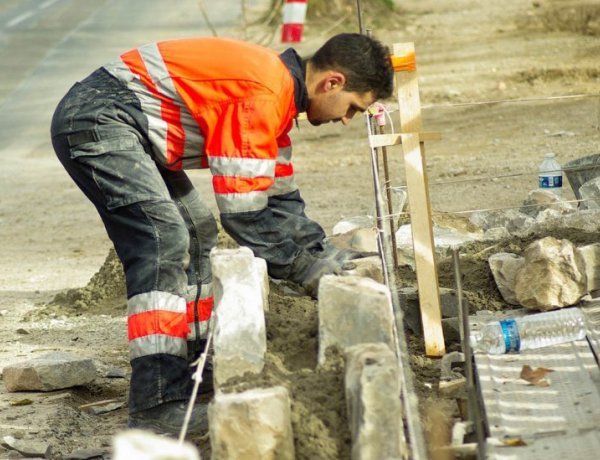 Elhelyezkedési juttatást kaphatnak a versenyszférára váltó közfoglalkoztatottak