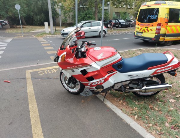 Motoros ütközött személyautóval kedden délután az Őz utcánál